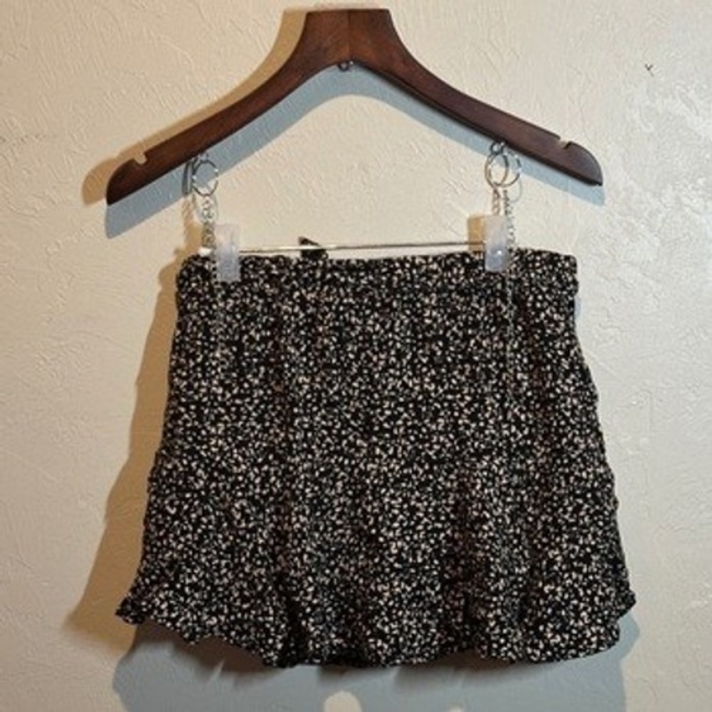 Kirious Large Mini Skirt Black White Floral Ruffle Hem Elastic Waist Boho Summer